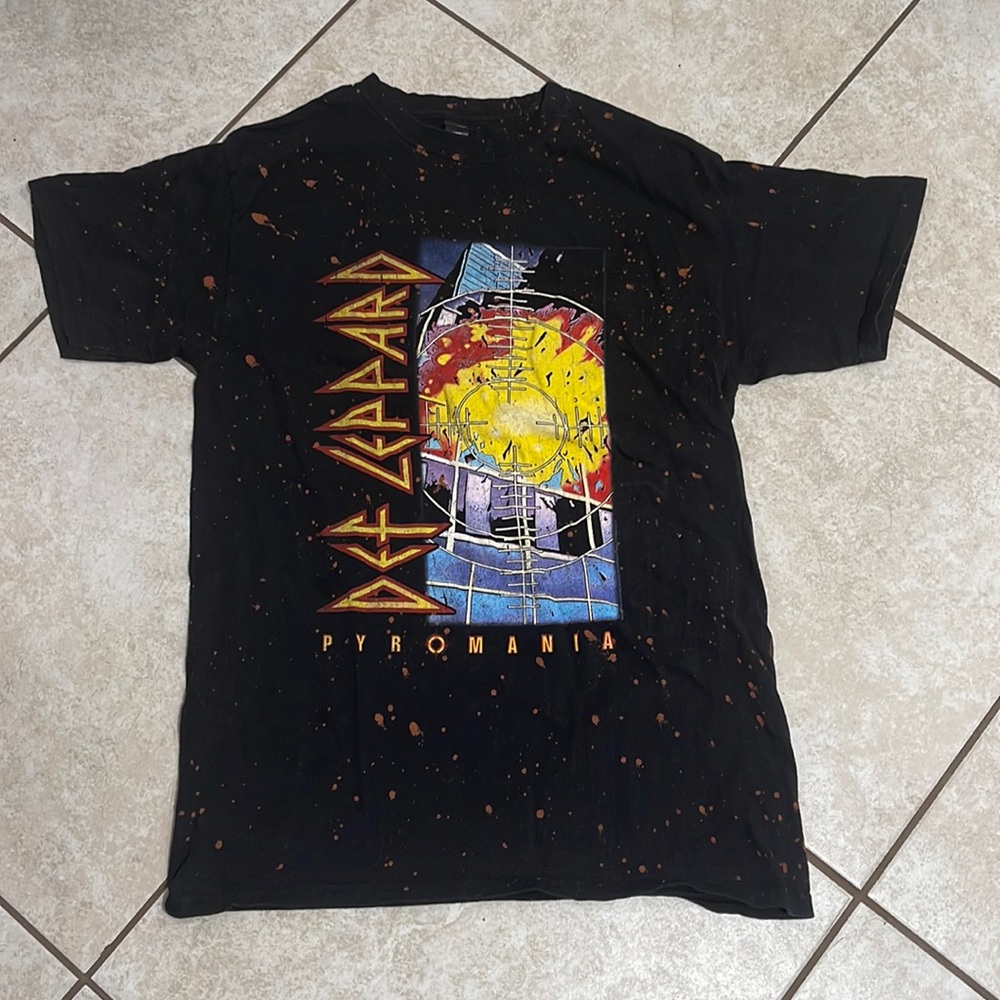 Def Leppard Band Shirt